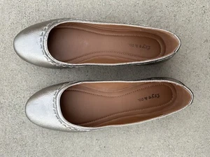 Frye Metallic Bronze Ballet Flats size 8 New - Picture 1 of 11