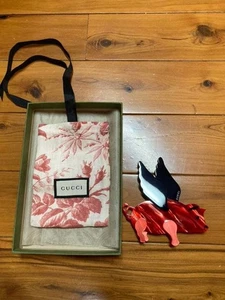 Gucci Flying Pig Brosche Anstecknadel rot x schwarz mit Box unbenutzt selten - Bild 1 von 5