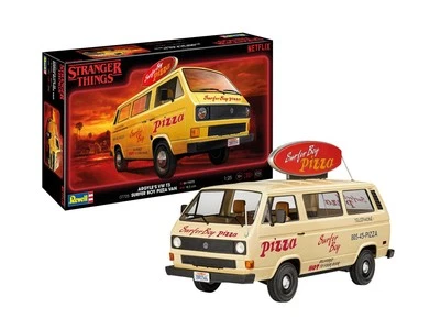 Stranger Things - Argyle's VW T3 Surfer Boy Pizza Van 1:24 Plastic Model Kit - Immagine 1 di 4