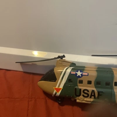 1989 Vintage Micro Machines Military Chinook U-897 USAF  Helicopter Galoob - Image 1 of 4