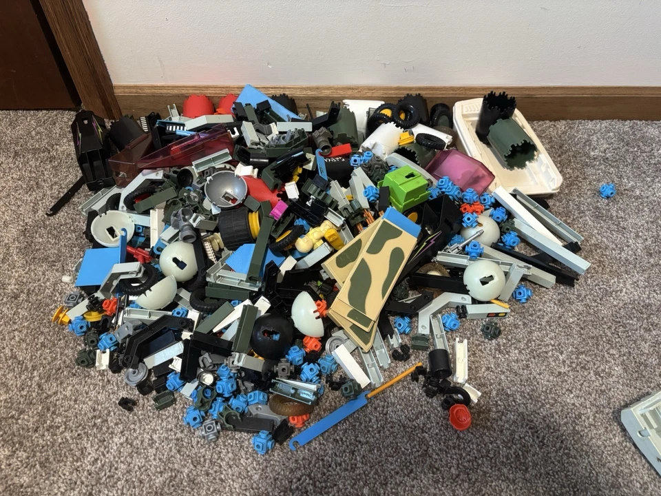 Large Lot Of Construx - Almost 8 Pounds - Image 1 of 1