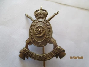 BRITISH ARMY HAMPSHIRE YEOMANRY WW2 KINGS CROWN CAP BADGE - Bild 1 von 3