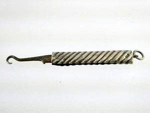 Antiguo colgante o llavero de gancho de botón plegable de plata de ley FW 5,7 g 2 pulgadas - Imagen 1 de 16