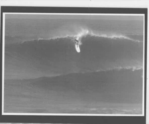 EDDIE AIKAU AT SUNSET BEACH, 1968 HAND PRINTED B&W  FOTO ON BLACK 8X10" MATT - Picture 1 of 1