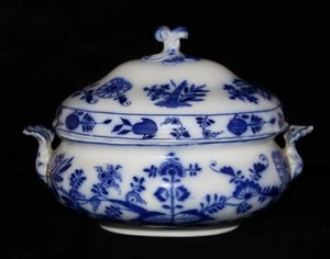 Antique Sampson Hancock & Sons Blue Onion Slotted Oval Soup Tureen, 9" x 14 1/4" - Picture 1 of 7