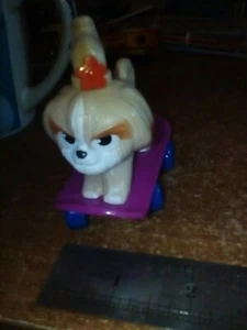 BELLO MCDONALDS LA VITA SEGRETA DEGLI ANIMALI DOMESTICI 2 GIOCATTOLO, MARGHERITA CANE E SKATEBOARD, 2019, OTTIME CONDIZIONI - Foto 1 di 3