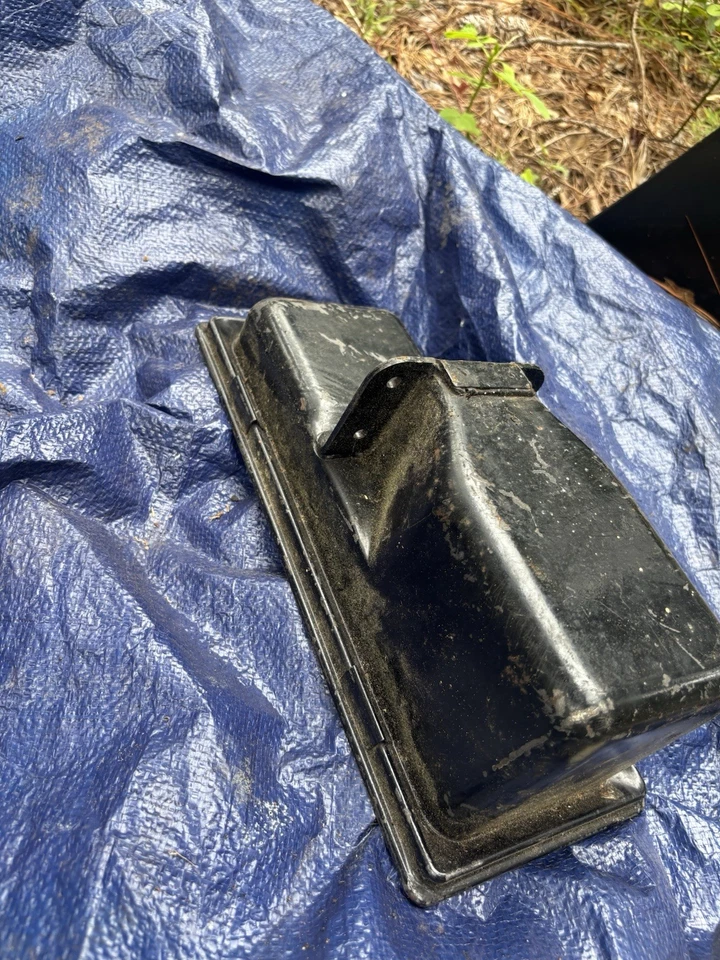 Carcasa inferior filtro aire metal Fiat Spider 2000 Foto 1 de 1