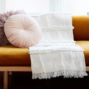 Non comune coperta James panna frange lancio 65" x 50" nuova made Tribe Alive - Foto 1 di 9