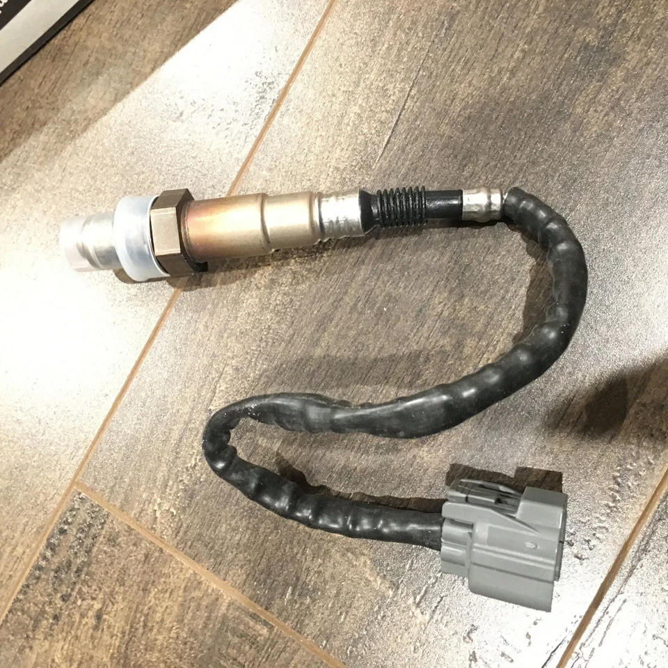 Sensor de oxígeno Bosch 13249 Premium Honda (45) / Acura (6) Desplázate para ver todo..  Foto 1 de 3