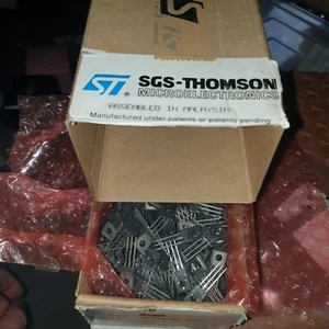 ORIGINAL SGS THOMSON MJE210 300V PNP 25V 5A 15W 65 MHz SOT-32 TRANSISTOREN! 20 STCK.! - Bild 1 von 3
