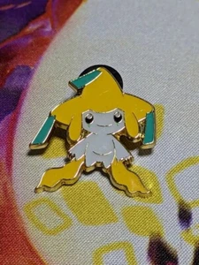 Jirachi Pokémon 2016 Metal Pin Badge - Picture 1 of 3