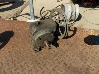 DAYTON 2Z308A 26 TO 1 ANGEL GEAR REDUCER REDUCTION GEAR BOX - Image 1 of 4