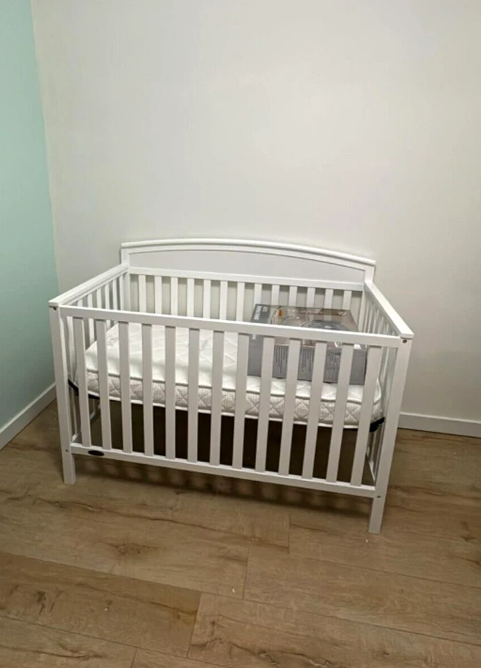 Graco 04530-21F-PARENT Benton Convertible Crib - White