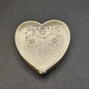 Vintage Sterling Silver 56.56g Makeup Compact Heart Shaped Engraved Flowers - Imagen 1 de 13