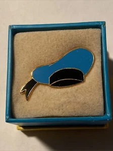 Donald Duck Hat Cast Member Exclusive With Box Disney Pin - Picture 1 of 3