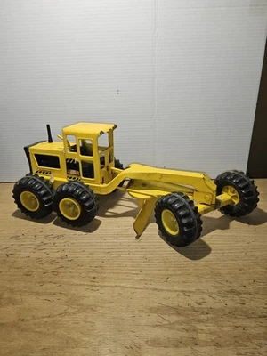 Niveladora de carreteras de construcción de acero prensado Tonka 1970 usada de colección Foto 1 de 4