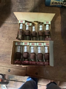FOMOCO 01T-12405 SPARK PLUGS-CHAMPION PLUGS-IN ORI BOX -TOP MISSING-Bnew/NOS**** - Picture 1 of 14