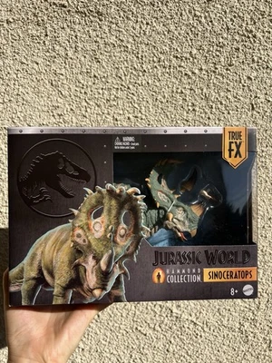 Jurassic World Sinoceratops Hammond Collection Figure NEW IN HAND - Image 1 of 4