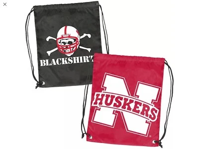 CADEIRA LOGOTIPO NEBRASKA CORNHUSKERS MOCHILA CABEÇA DUPLA - Imagem 1 de 4