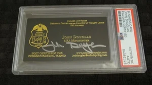 John Douglas Mindhunter agente dell'FBI firmato autografo psa biglietto da visita lastrato - Foto 1 di 1