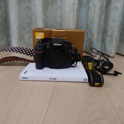 Nikon D7100 DSLR Camera Strap Manual Included Used With EyePiece Rubber Damage - Image 1 of 4