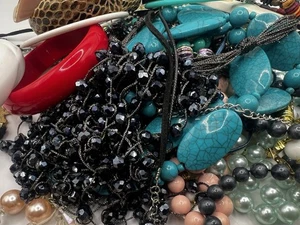 Jewelry Lot 2.5 Lbs All Wearable Vintage And Modern - Picture 1 of 9