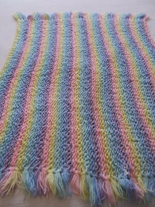 Vintage Pastell Baby Kinderzimmer Fransen handgehäkelt afghanische Decke - Bild 1 von 7