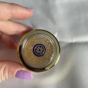 Tatcha Camellia Gold Spun Lip Balm 0.21 oz NEW - Picture 1 of 2