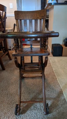 Hermosa trona/cochecito antiguo de roble Foto 1 de 4