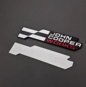 R56 MINI Cooper S Nuova JCW John Cooper Works Rosso Grande Distintivo Posteriore 12,5 cm - Foto 1 di 4