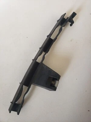 2009 Chevrolet Malibu задний левый стеклянный направляющий  - Изображение 1 из 2