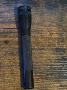 MINI LINTERNA MAGLITE AA NEGRA - Imagen 1 de 5