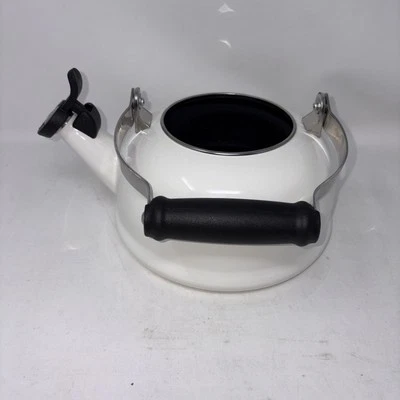 Tetera Le Creuset Whistling 1,7 cuartos de galón esmalte blanco sobre acero nueva sin tapa Foto 1 de 4