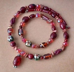 JUEGO DE COLLAR Y PULSERA GARGANTILLA ALAMBRE MEMORIA CUENTAS DE COLECCIÓN CON CUENTAS MIXTAS TONOS ROJOS - Imagen 1 de 15