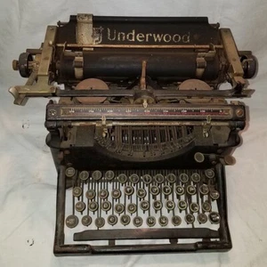 Antigua máquina de escribir estándar vintage de 12" negra Underwood - Imagen 1 de 13