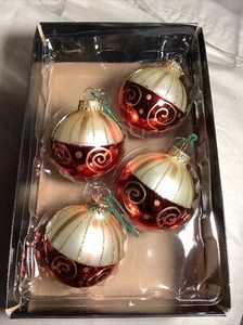 Hermosa caja de 4 adornos de vidrio rojo/dorado para vacaciones  - Imagen 1 de 13