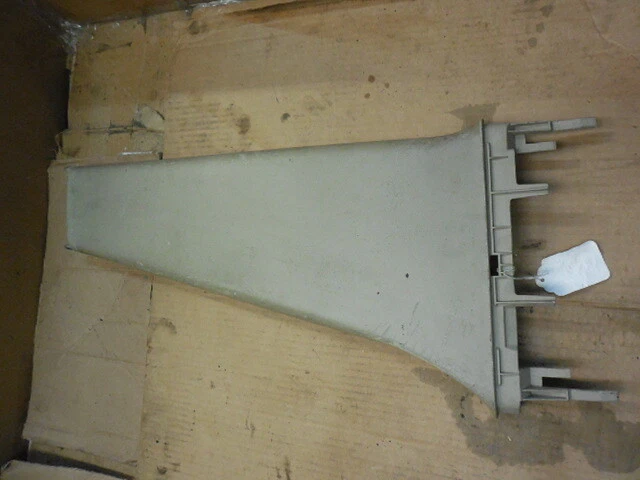 Крышка правая внутренняя нижняя стойка для Audi A6 2004 - 2004 годов выпуска - Изображение 1 из 4