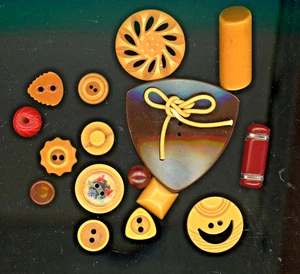 16 Bakelite buttons; all are different. - Picture 1 of 5