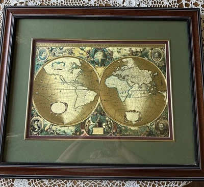Arte de pared mapa del mundo enmarcado vintage Nova Terrarvm Orbis. Lámina de oro con marco verde Foto 1 de 4