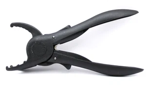 Cricco Rachiting Nut Cracker - Black - Picture 1 of 2