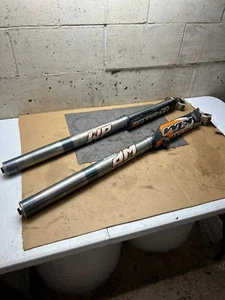 2002 KTM EXC 400 front forks *leak* - Bild 1 von 9