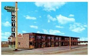 CAVALIER MOTEL,CALGARY,CANADA.VTG POSTCARD*P10 - Picture 1 of 2