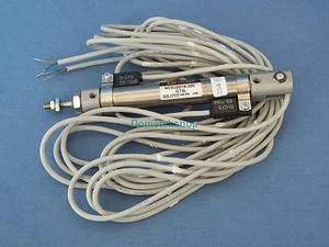 SMC NCDJ2D16-300-C73L Pneumatic Cylinder (New) - Picture 1 of 2