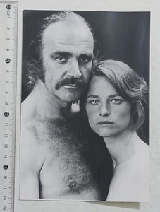 41393 Foto d'epoca 150 - Sean Connery e Charlotte Rampling - 13x18 cm - Picture 1 of 4