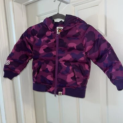 Chaqueta acolchada BAPE Kids By “A BATHING APE” púrpura talla 110 Foto 1 de 4