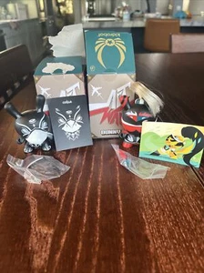 2 figure Kidrobot Art Of War Dunny - figure in vinile Cavaliere Rosso e Colombo - Foto 1 di 3