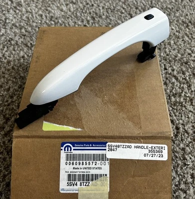 17-21 JEEP COMPASS EXTERIOR ESQUERDA OU DIREITA FABRICANTE DE EQUIPAMENTO ORIGINAL NOVO MOPAR 5SV48TZZAD - Imagem 1 de 4