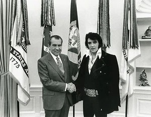 Bandera estadounidense de Elvis Presley Richard Nixon en la Oficina Oval de la Casa Blanca 13x16 - Imagen 1 de 1
