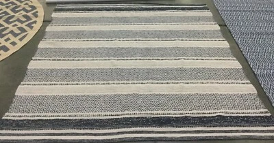 Tapete IVORY / NAVY 7' X 7' SQ com defeito, preço reduzido 1172663248 STK502A-7SQ - Imagem 1 de 3