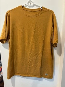 Vuori mens tshirt, gold, size Large - Picture 1 of 3